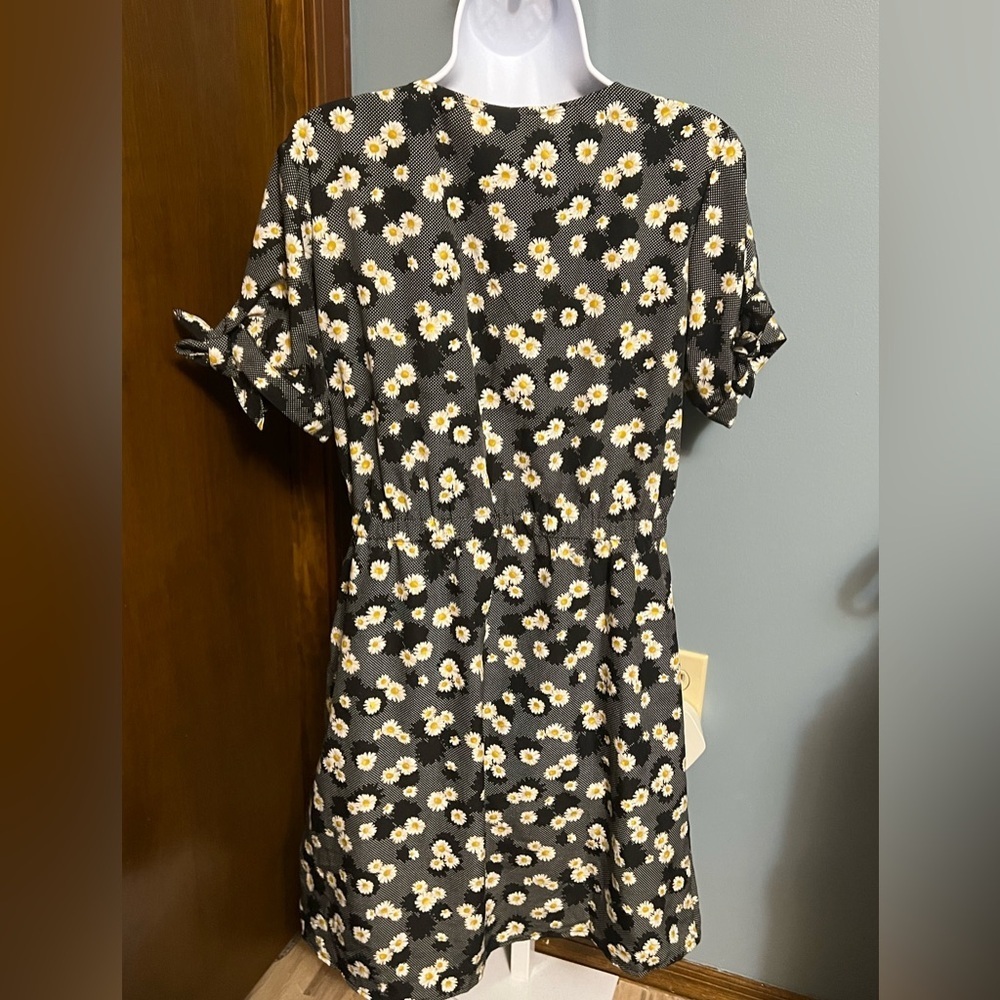 MPH Collection NWT Floral Print Above the Knee Dress with Tie Sleeves NWT Large - Picture 5 of 6
